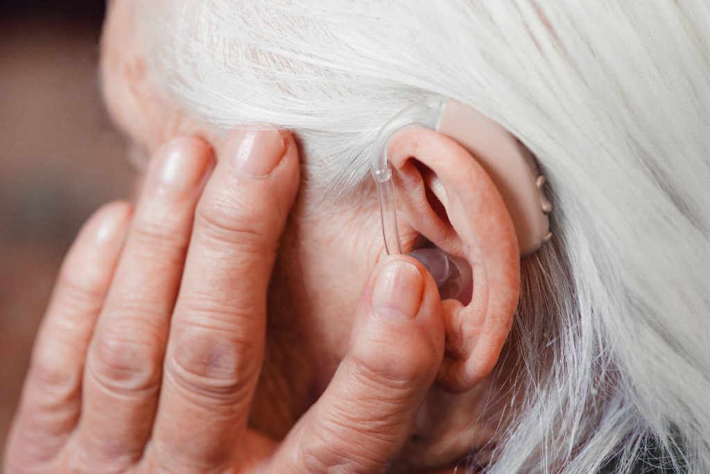 A Complete Review of the Best Hearing Aids For Seniors