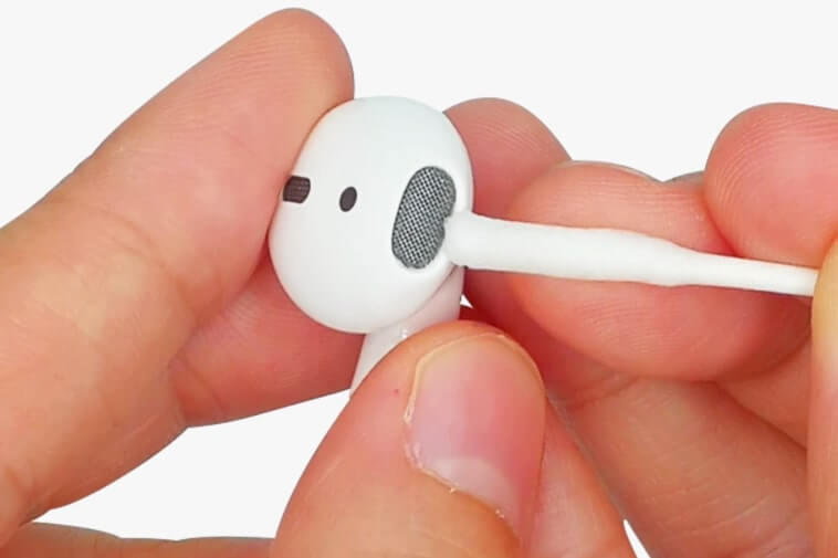 How to Clean Airpods and Case Inside