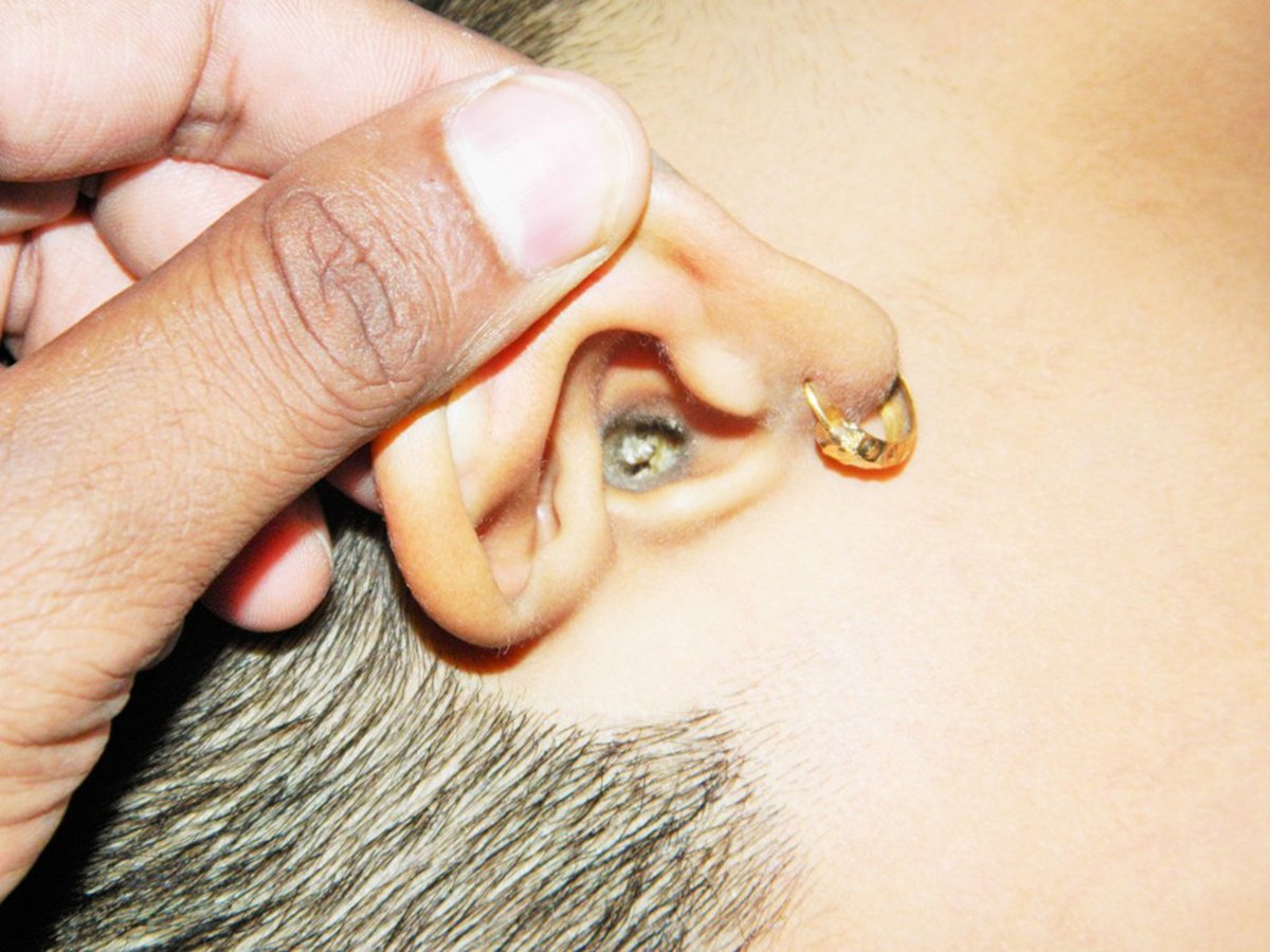 How to clean wax out of ears