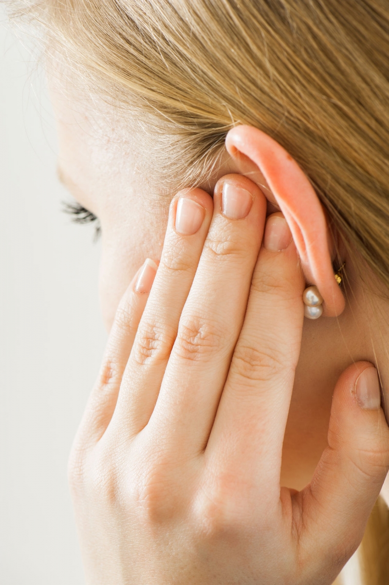 How to treat temporary hearing loss in one or both ears